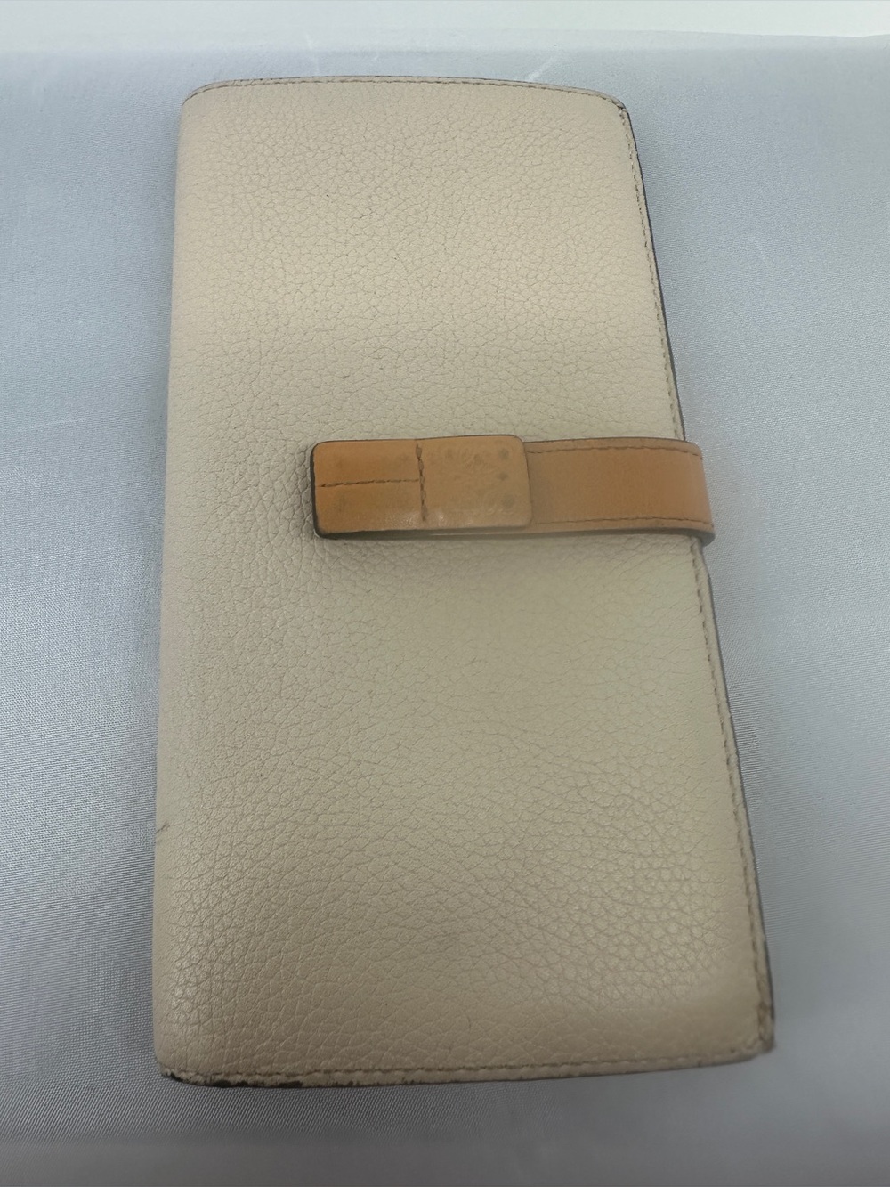 Loewe Wallet Grain Calfskin Long
Continental Oat Beige Honey
Orange